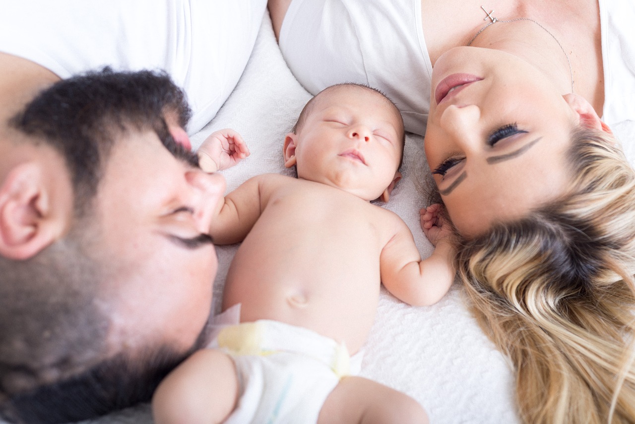 newborn parenthood motherhood
